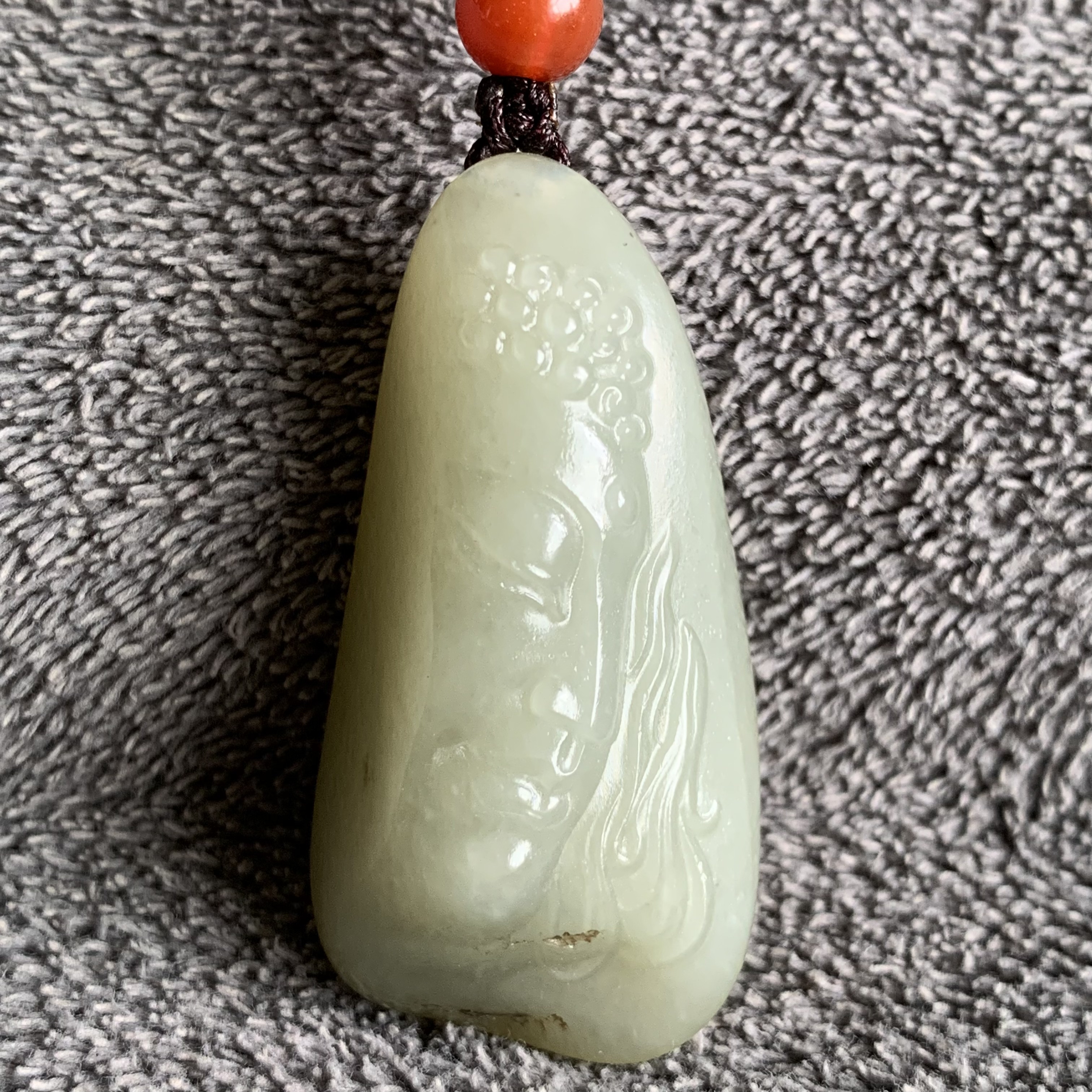 手艺人新疆和田青白玉籽料大日如来像吊坠天然洒金皮随形平安玉佩