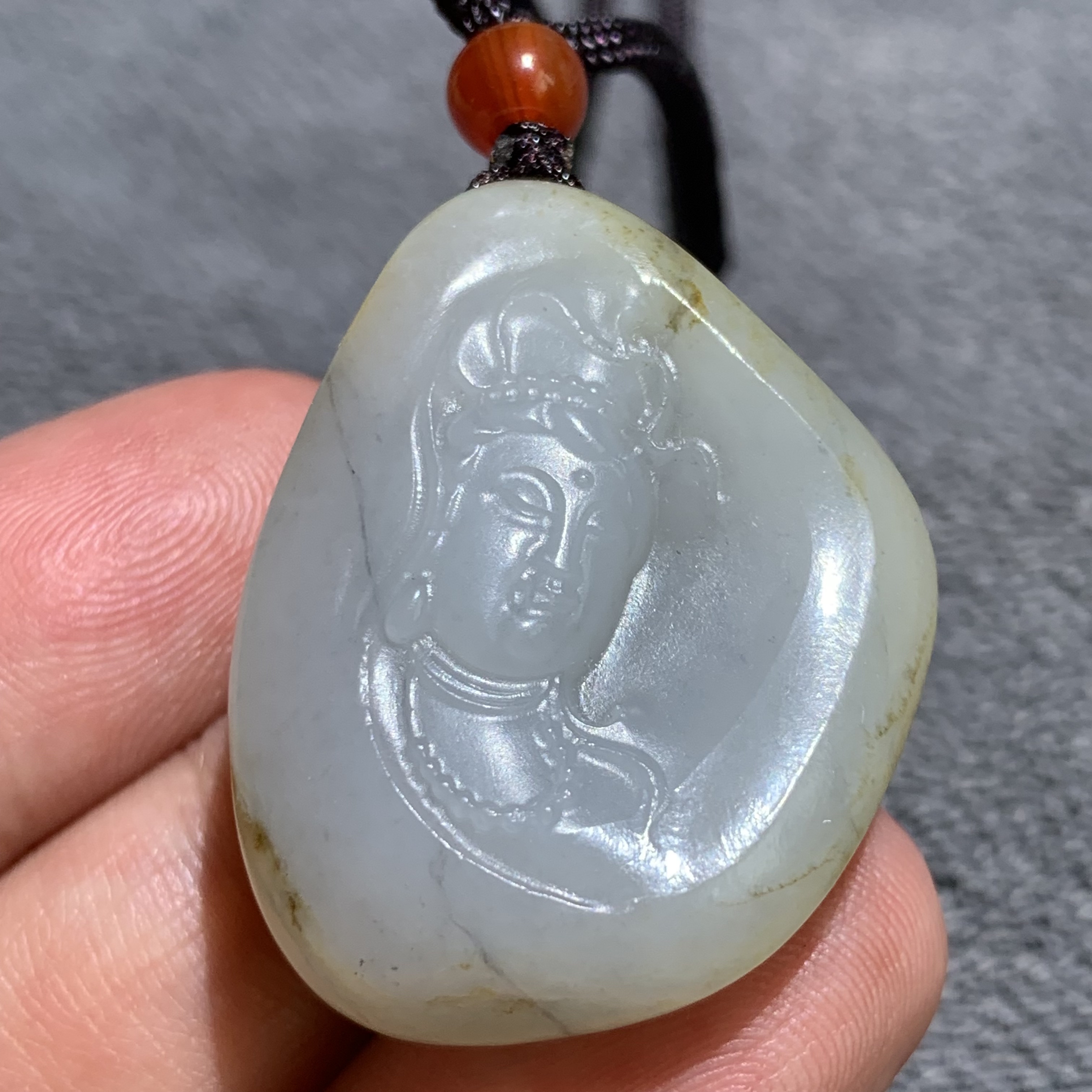 手艺人新疆和田籽料青白玉观音头像吊坠 天然秋梨皮随形平安玉佩