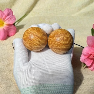 北沉香琥珀木东北松明子满油全透光手球实木健身球老人养生手把件