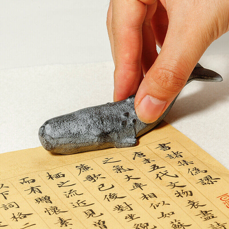 【2件9折】创意鲸鱼镇尺铸铁鲸鱼文镇尺压纸镇纸 压宣纸 金属笔托