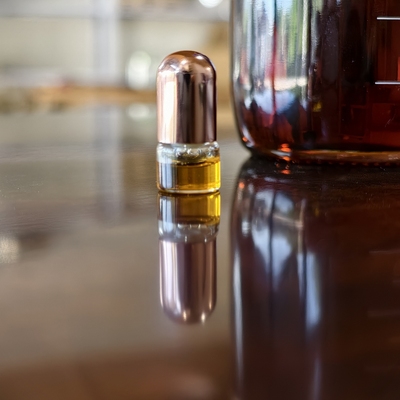 【沉香精油】特级奇楠精油香薰前调花蜜中调乳香尾调凉韵持久留香