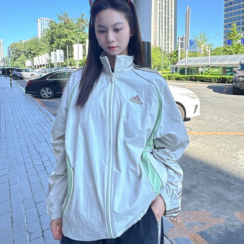 阿迪达斯春季复古拼色条纹外套