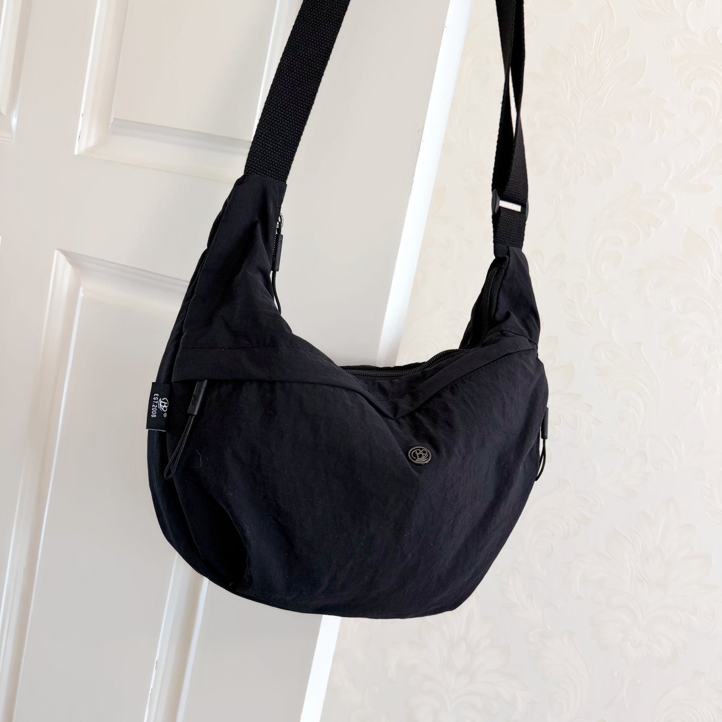 黑色饺子包女斜挎包大容量百搭休闲单肩包通勤背包冬季新款尼龙布