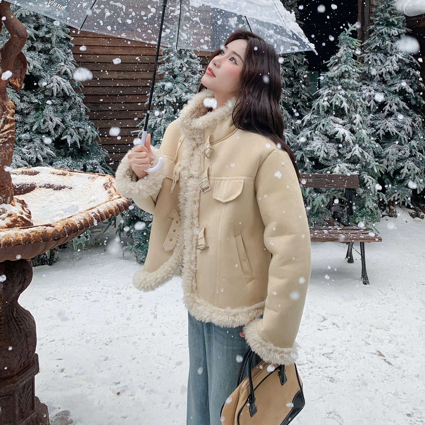 新品大货主推款皮毛一体外套2C075-912-P205-K298，女装皮草，菡迪欧娜