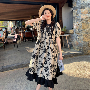 法式娃娃领连衣裙女夏季2024新款收腰显瘦温柔风小个子碎花a字裙