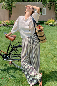 松弛感穿搭一整套女2025夏季新款白色衬衫条纹阔腿裤休闲两件套潮图片