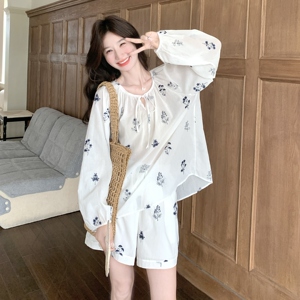 超火减龄感穿搭刺绣系带长袖白色上衣配短裤女夏2025新防晒两件套图片
