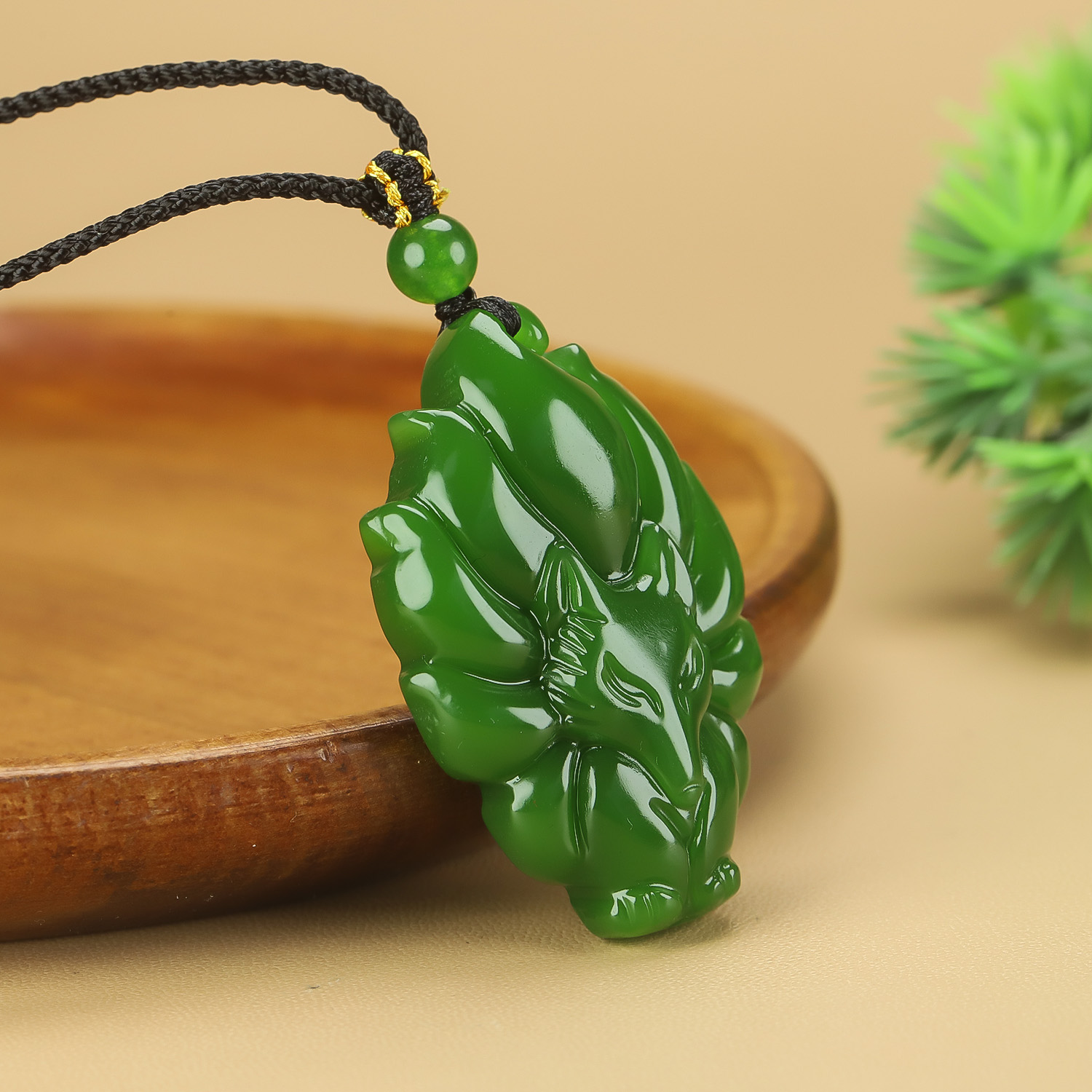 新疆和田玉碧玉九尾狐吊坠菠菜绿碧玉小狐狸挂件项链玉石狐狸挂坠