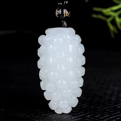 和田玉白玉挂件玉坠葡萄