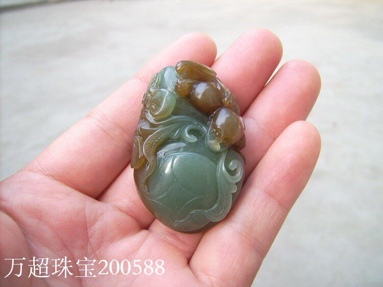 和田玉糖青玉三足金钱如意蟾蜍挂件吊坠瑞祥旺财 万超珠宝200588
