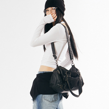 韩代Raucohouse Old vintage multi-pocket leather bag 单肩包