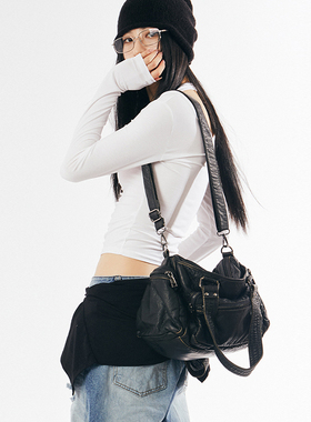 韩代Raucohouse Old vintage multi-pocket leather bag 单肩包