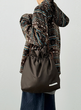 韩国代购25F/W rope string bucket bag 设计师款复古抽绳单肩包