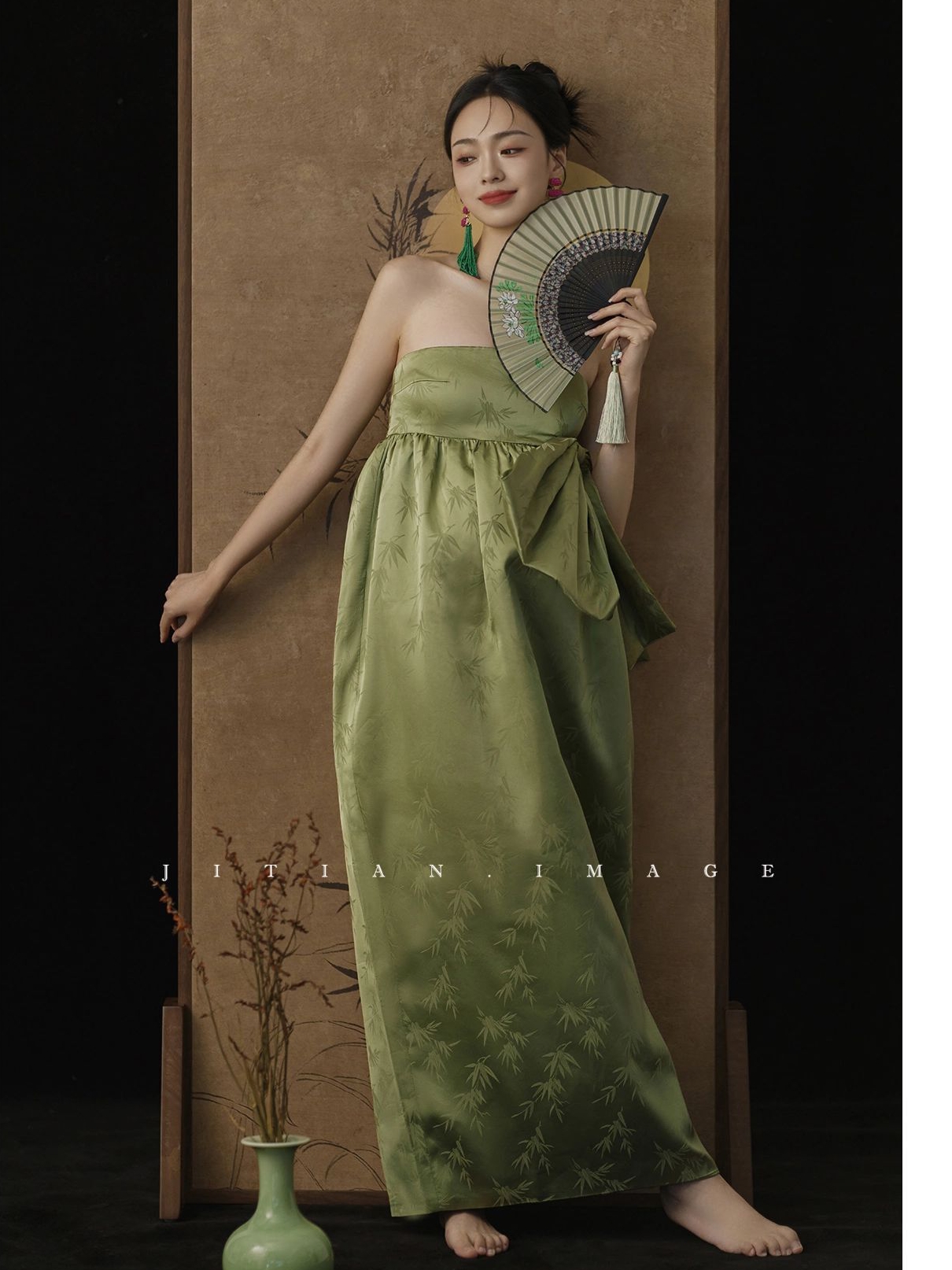 Photo studio pregnant women taking photos for clothing retro Chinese style Chinese style Hanfu suits Hanfu art photography