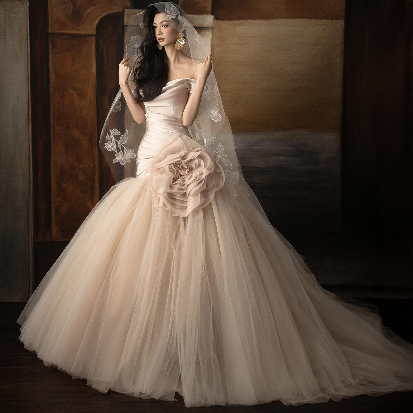 影楼主题服装法式油画一字肩鱼尾婚纱网纱蓬蓬裙拍照旅拍花朵礼服