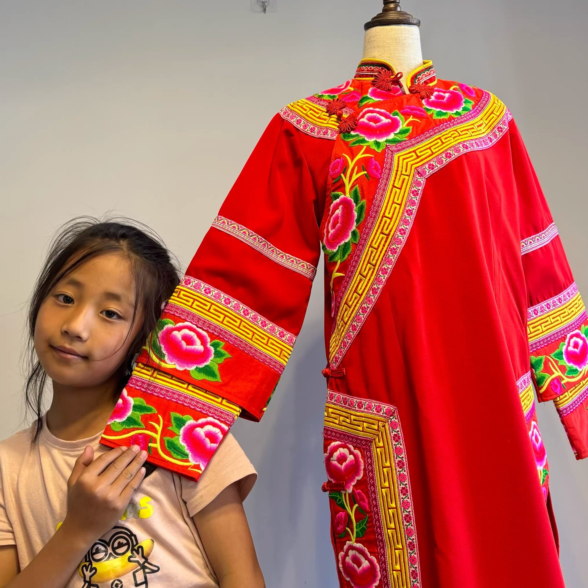 安多姑娘推荐正宗阿坝州民族服饰羌族服饰定制绣花精致羌服定制