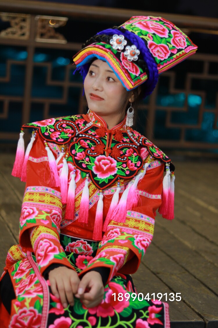 安多姑娘推正宗民族服饰羌族服饰羌族头饰云肩绣花长衫均可定团购