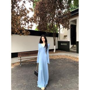 蓝色v领长袖 收腰打底长裙极简风显瘦a字裙子 针织连衣裙女春季 修身