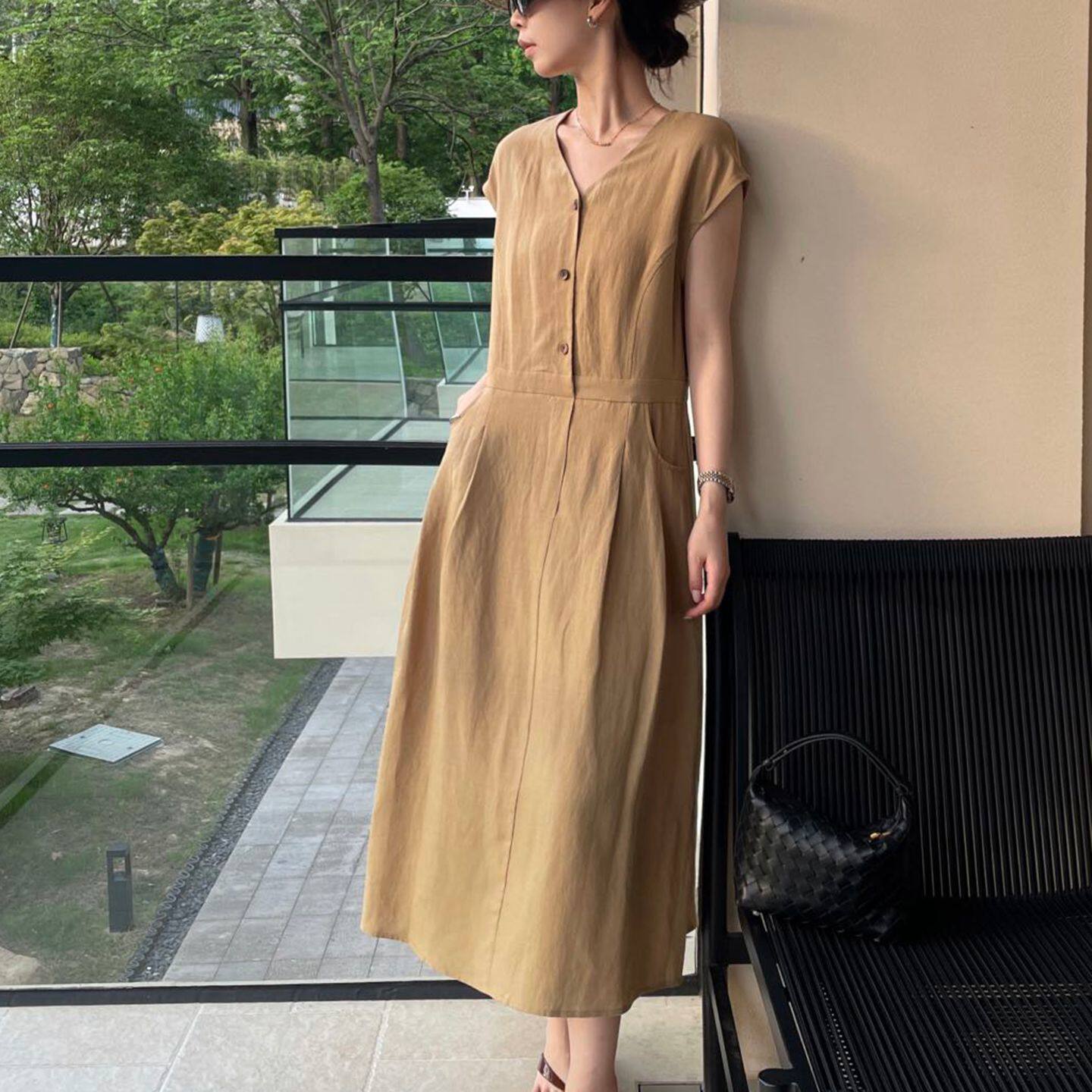 法式V领夏季显瘦度假连衣裙