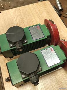 齐头电机两台，功率370瓦，拆机原装，成色特好，二手电议价商品