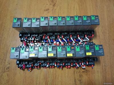 施耐德继电器RXM系，24VDC，功能正常，成色为实图议价商品