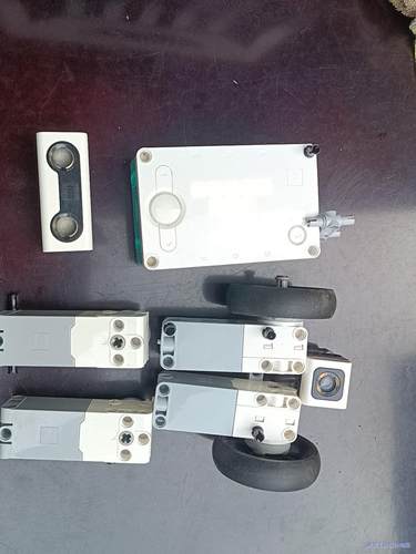 乐高spike45678主机带锂电.，4个小电机，两个感应器议价商品