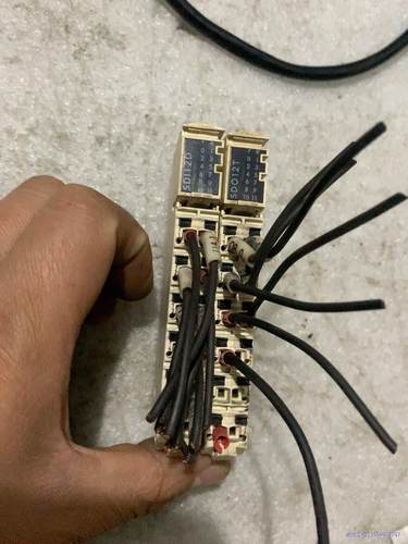 施耐德TM5SDI12D，TM5SDO12T各一片议价商品