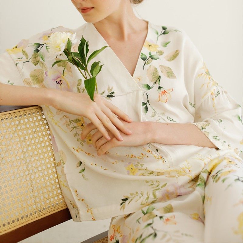 丝滑贡缎v领睡衣女夏冰丝感薄款棉绸短袖长裤花卉人棉家居服套装