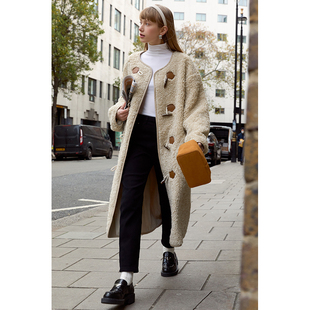 范洛2025冬季 复古保暖皮袢牛角扣皮毛一体长外套 新款