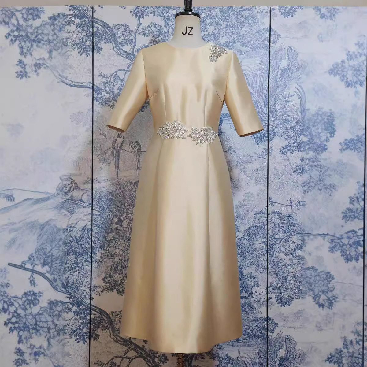 结婚订婚妈妈装礼服2024新款秋冬季年轻款喜婆婆婚宴缎面旗袍