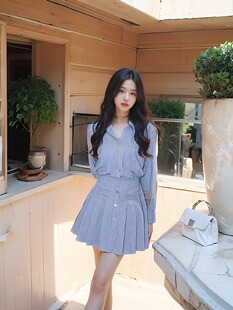 高级感蓝色条纹衬衫连衣裙女春夏气质百褶高腰长袖收腰显瘦a字裙