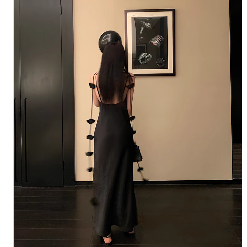 高级感法式白色缎面飘带连衣裙女仙气吊带露背长裙收腰显瘦礼服裙