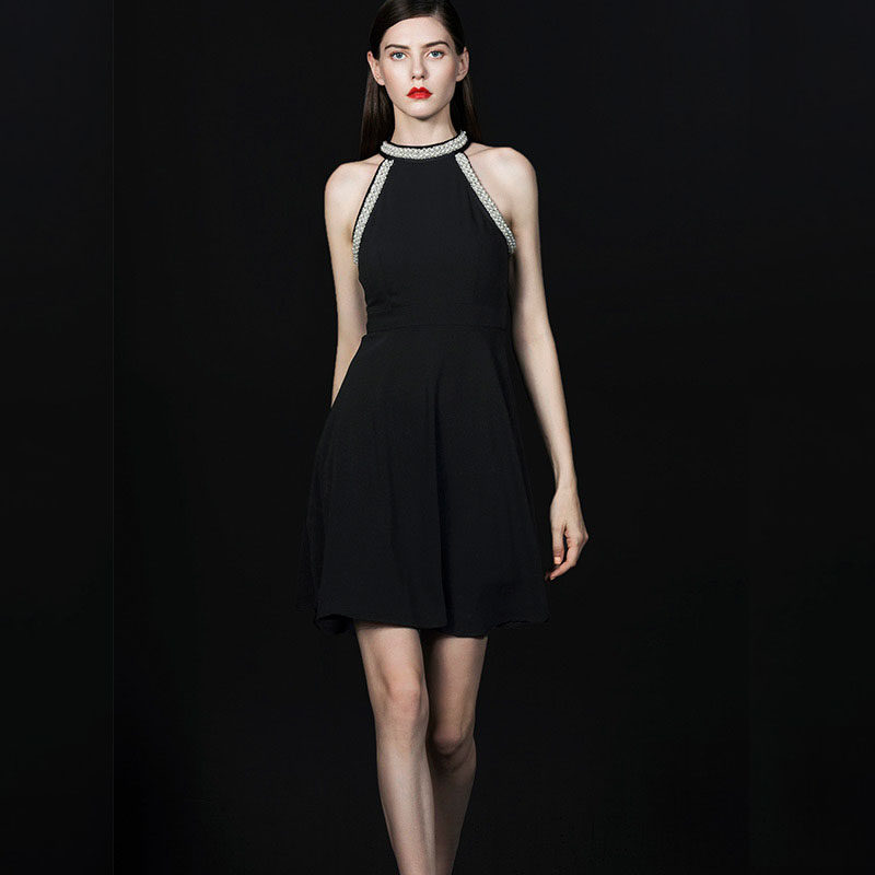 珍珠挂脖连衣裙新款高腰修身小黑裙气质优雅钉珠生日派对晚宴礼服