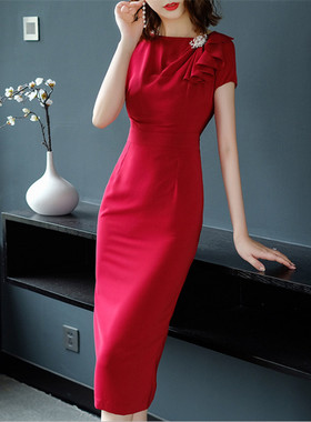 酒红色修身显瘦连衣裙2024新款高贵晚宴会酒会主持年会礼服女大码