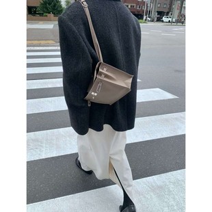 九1003韩国东大门大衣区UNDERSON-8661141个性直邮修身人气魅力