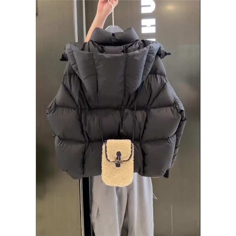 深圳南油2024冬季欧货高级感超好看炸街连帽黑色短款羽绒服外套女