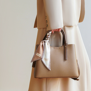 高级感时尚 通勤女包送妈妈包简约大气单肩斜挎包 手提包包2025新款