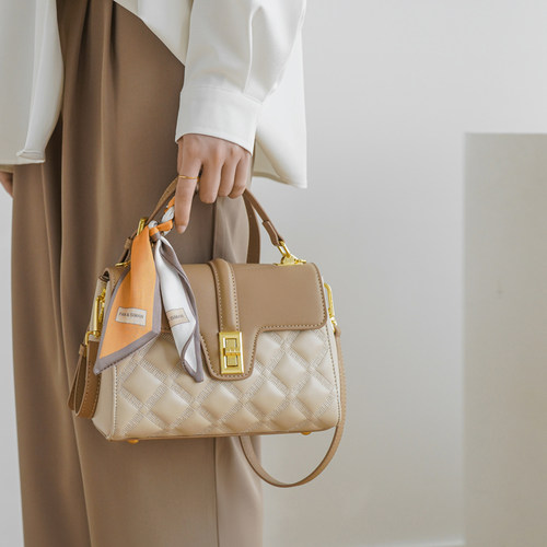 上班通勤手提小方包送丝巾