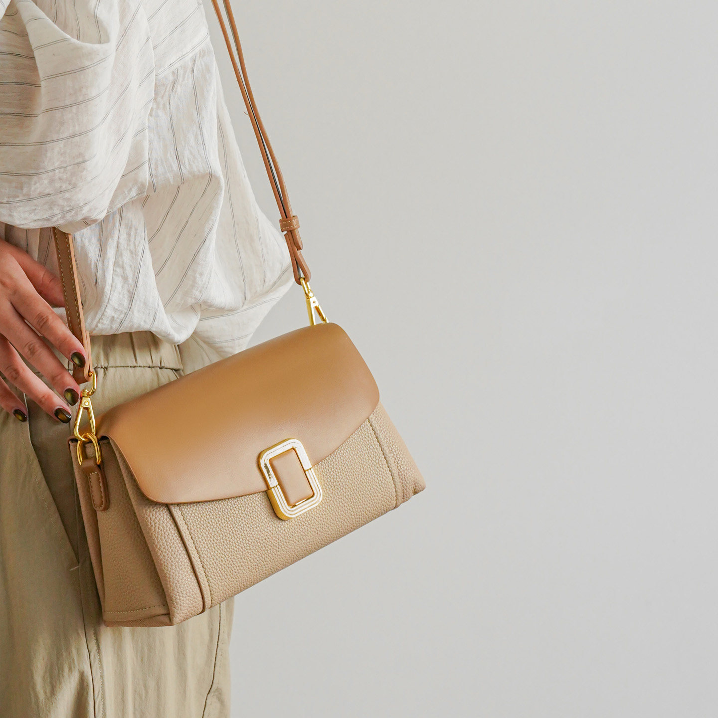 高级感包包女2025新款时尚撞色腋下包简约气质通勤单肩斜挎小方包