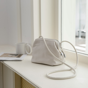 小包包2023新款小众轻便单肩包潮牛皮百搭贝壳包夏季真皮斜挎包女