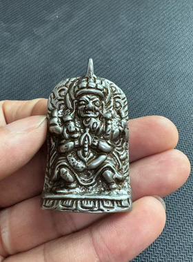 复古天铁佛牌财神大黑天吊坠实心做旧藏传六臂玛哈嘎啦牌腰挂件