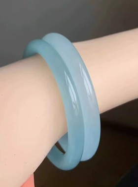 冰蓝细圆条手镯女款美人条玉镯子