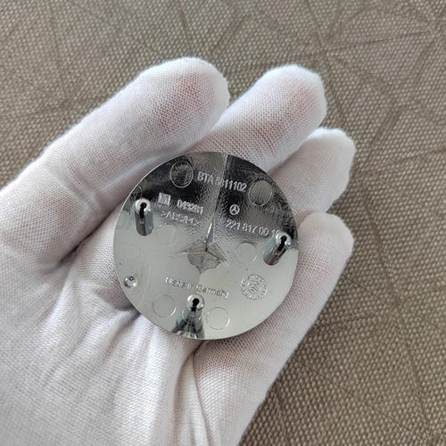 奔驰W221机盖中网小标