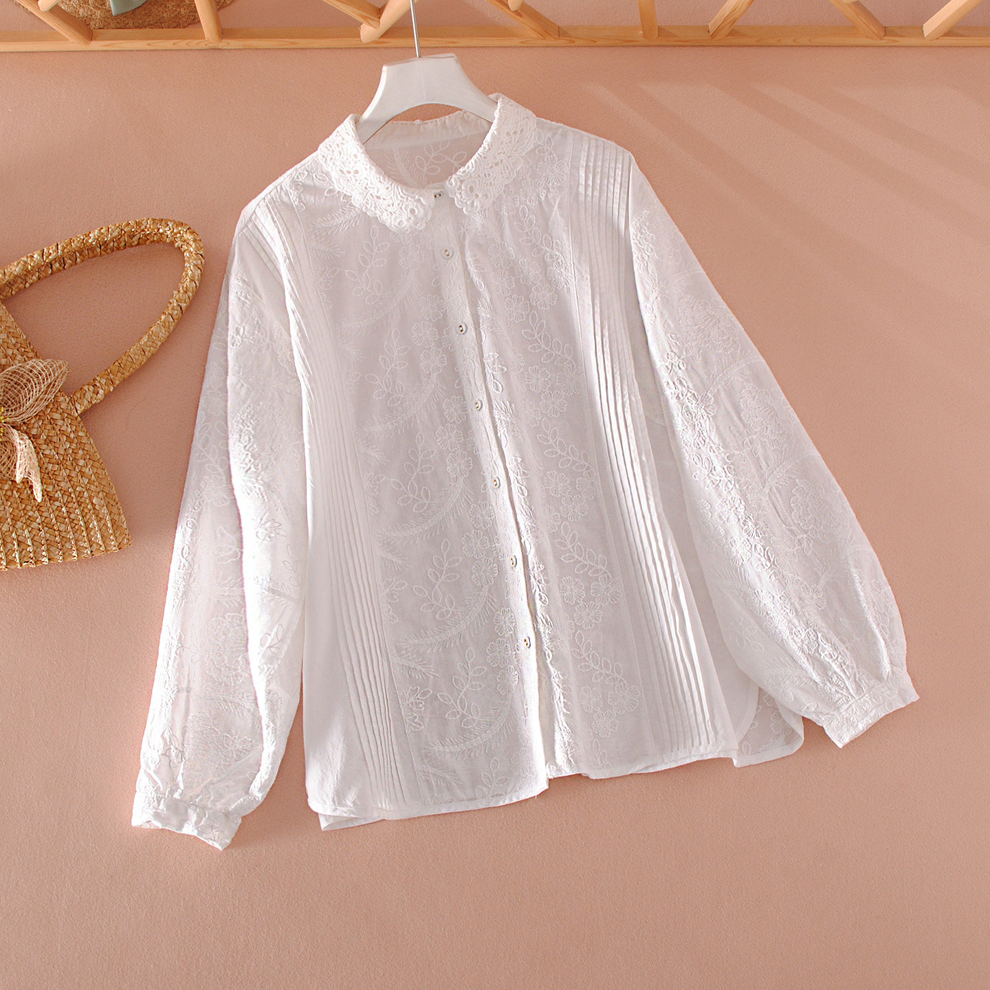 春夏纯棉翻领刺绣花长袖宽松打底上衣百搭文艺慵懒风白色衬衣衫女