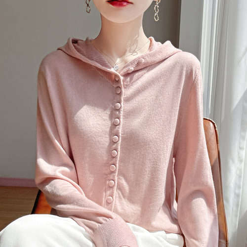 连帽精纺羊毛针织衫坑条纽扣毛衣