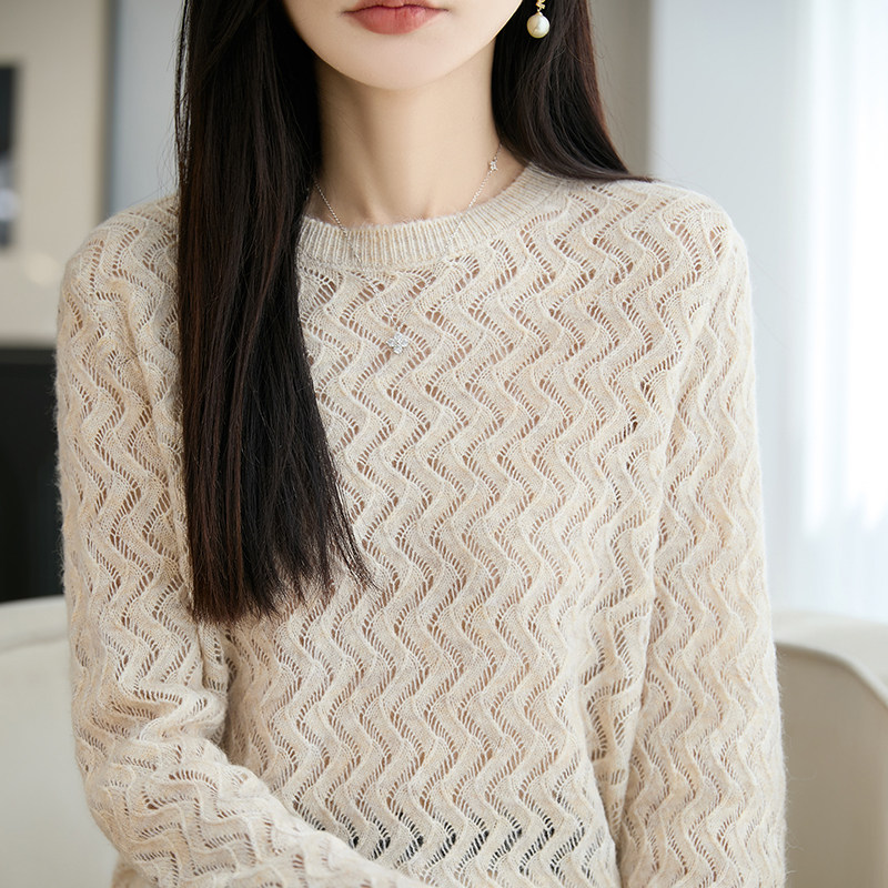 软糯风波浪镂空钩花女精纺羊毛衫