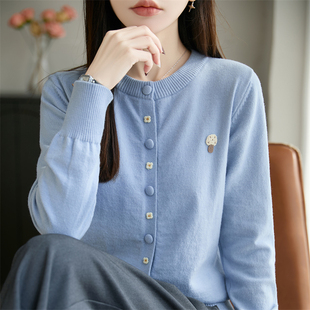 甜美蘑菇刺绣圆领精纺羊毛开衫女花朵纽扣长袖毛衣宽松针织衫外套