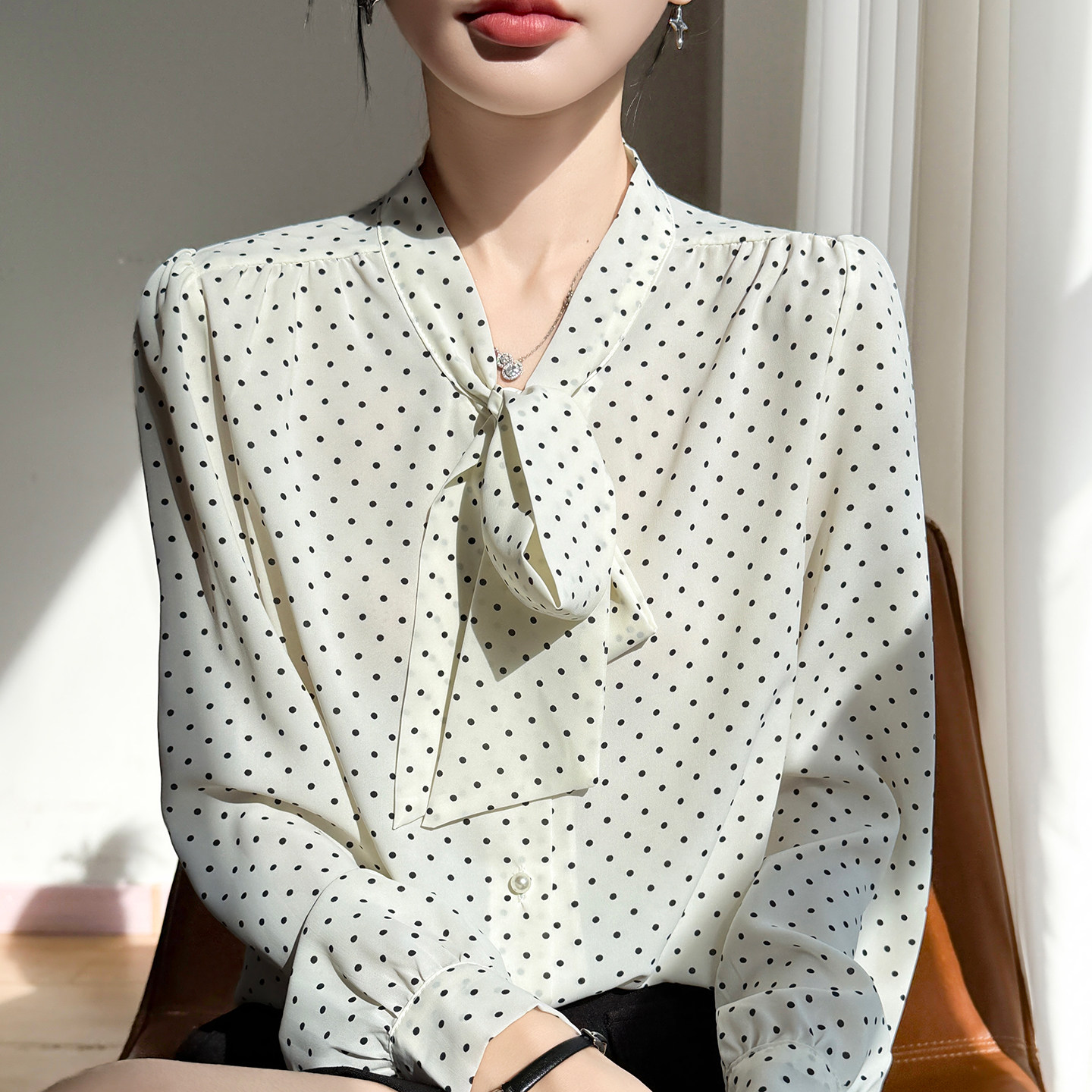 法式波点蝴蝶结飘带领真丝衬衫女士拼色缎面开衫气质百搭醋酸外套