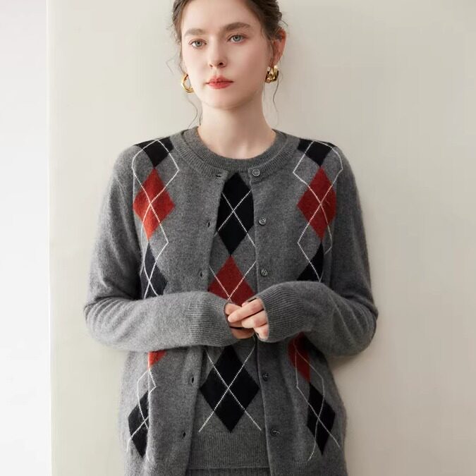 老钱风高级感山羊绒开衫女圆领菱形拼色针织毛衣宽松提花羊毛外套,女装/女士精品,羊绒衫,淘宝优惠券,粉丝福利购,淘宝优惠卷