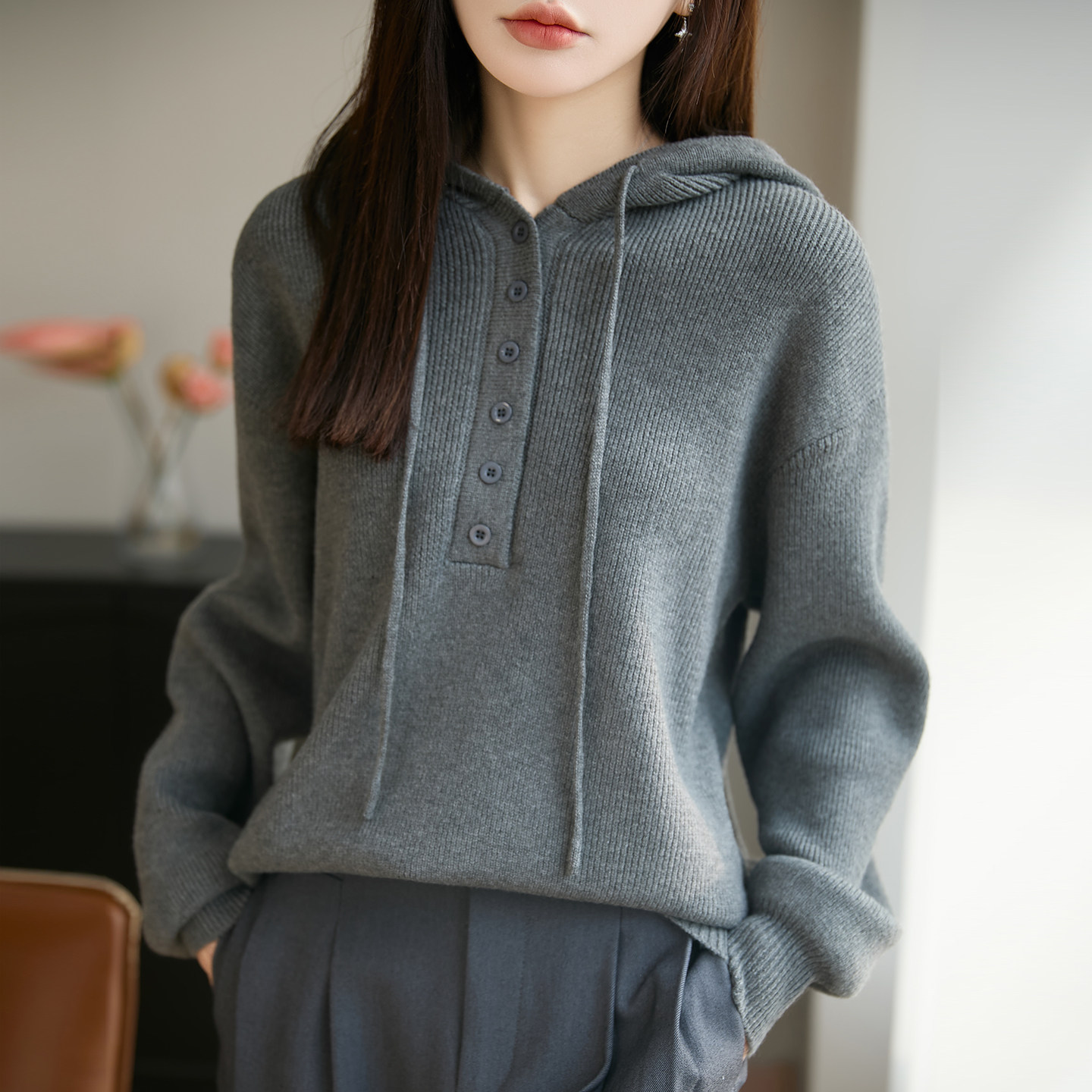 老钱风连帽精纺羊毛针织衫女灰色纽扣毛衣慵懒套头加厚保暖打底衫